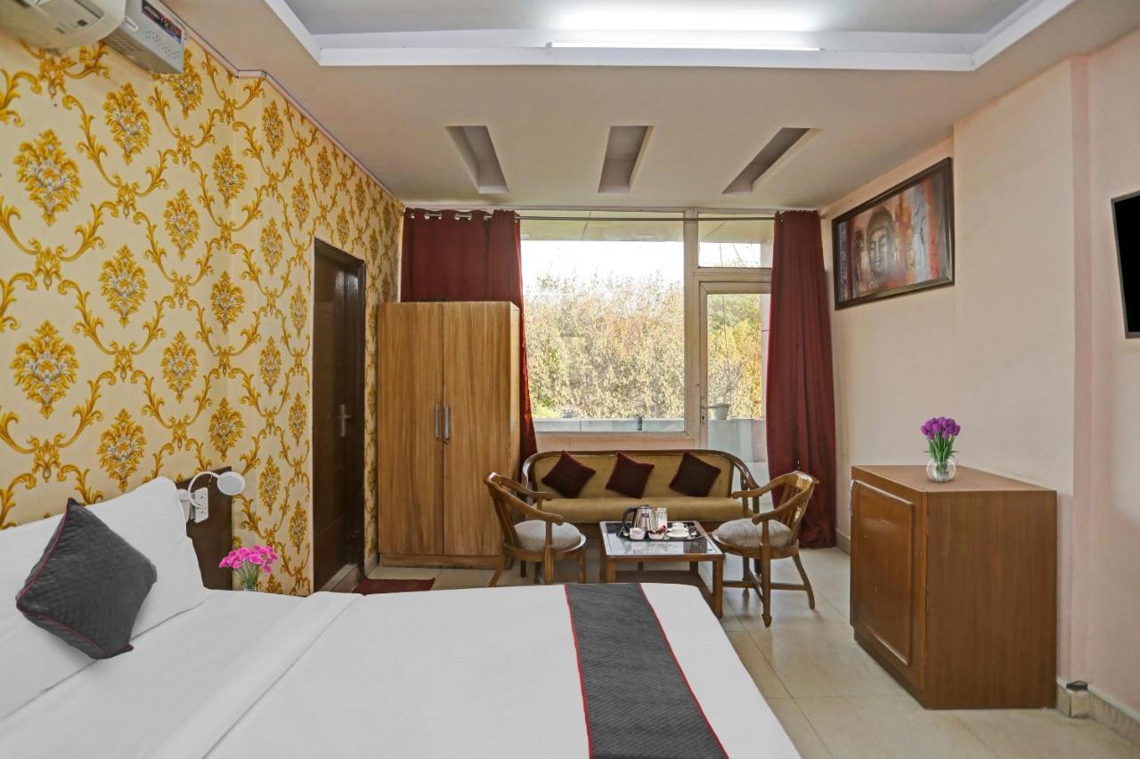 Hotel O Shivam Guest House Ню Делхи Екстериор снимка