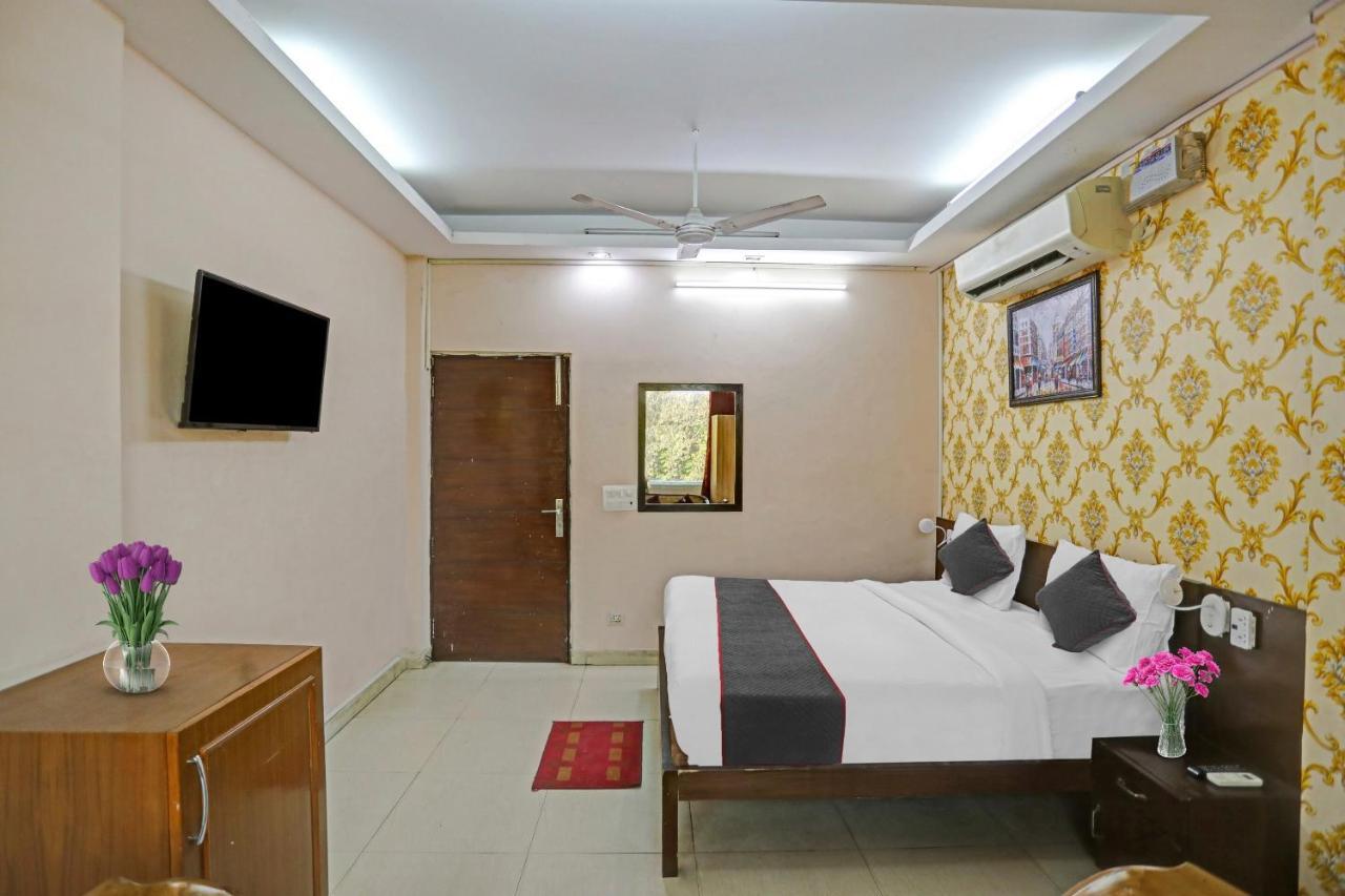 Hotel O Shivam Guest House Ню Делхи Екстериор снимка
