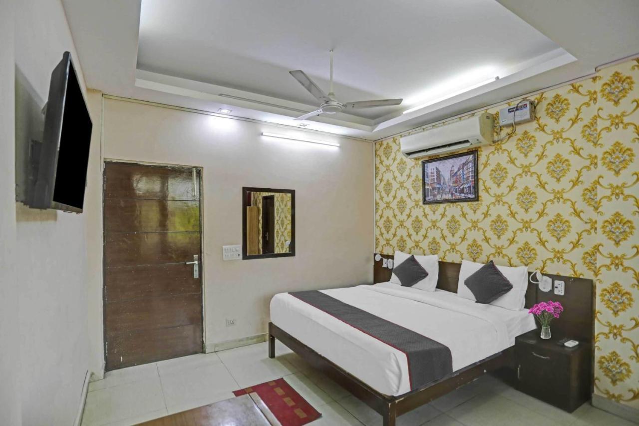 Hotel O Shivam Guest House Ню Делхи Екстериор снимка