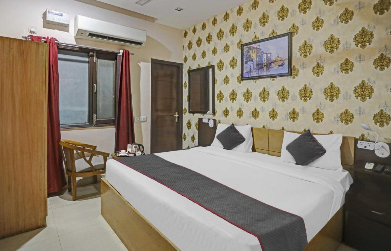 Hotel O Shivam Guest House Ню Делхи Екстериор снимка
