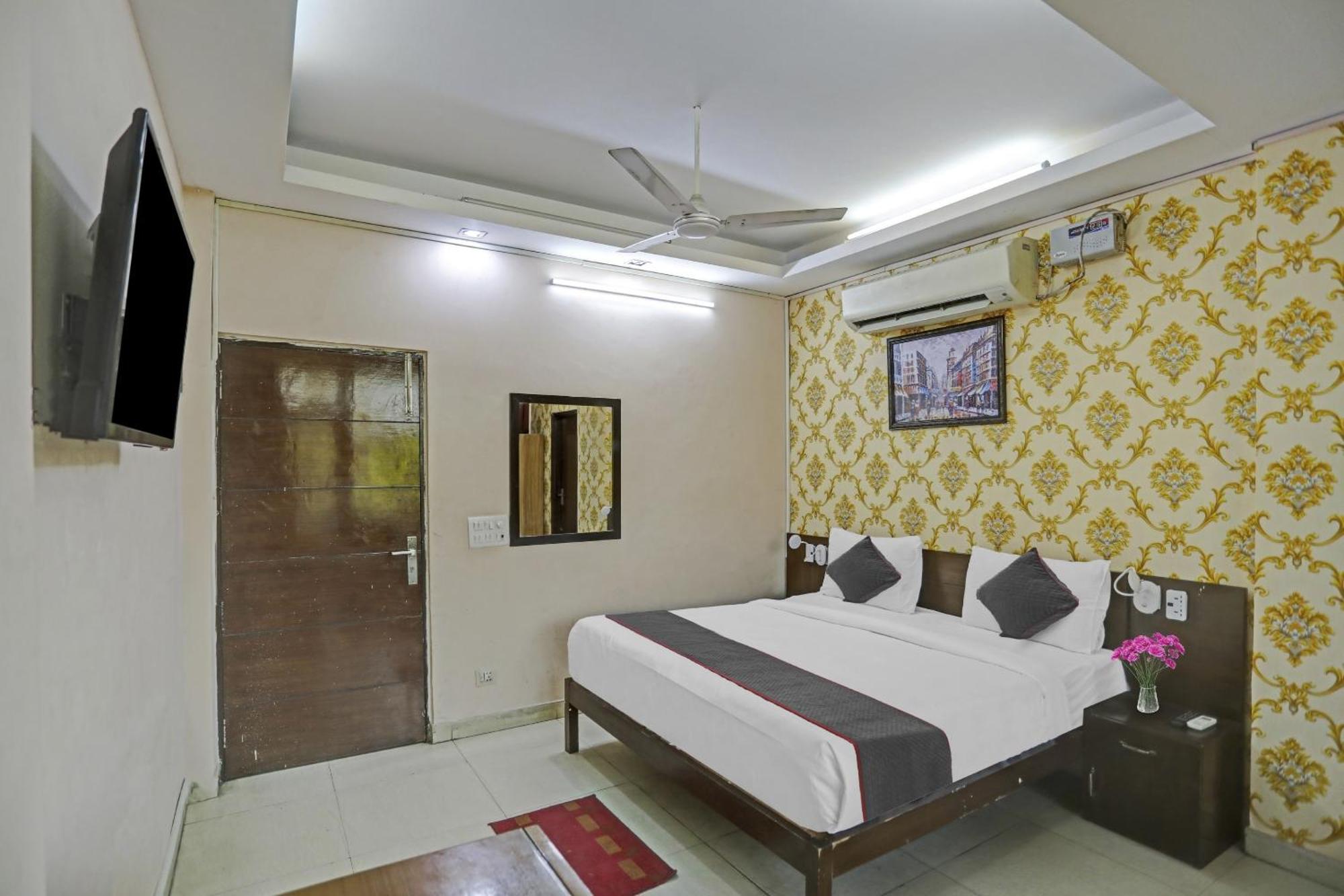 Hotel O Shivam Guest House Ню Делхи Екстериор снимка