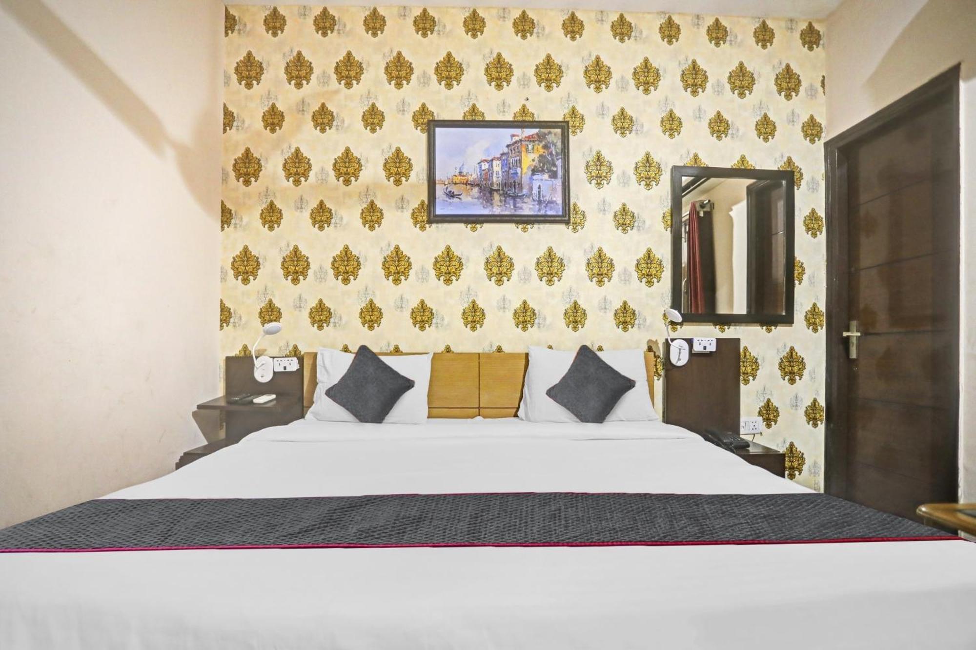 Hotel O Shivam Guest House Ню Делхи Екстериор снимка