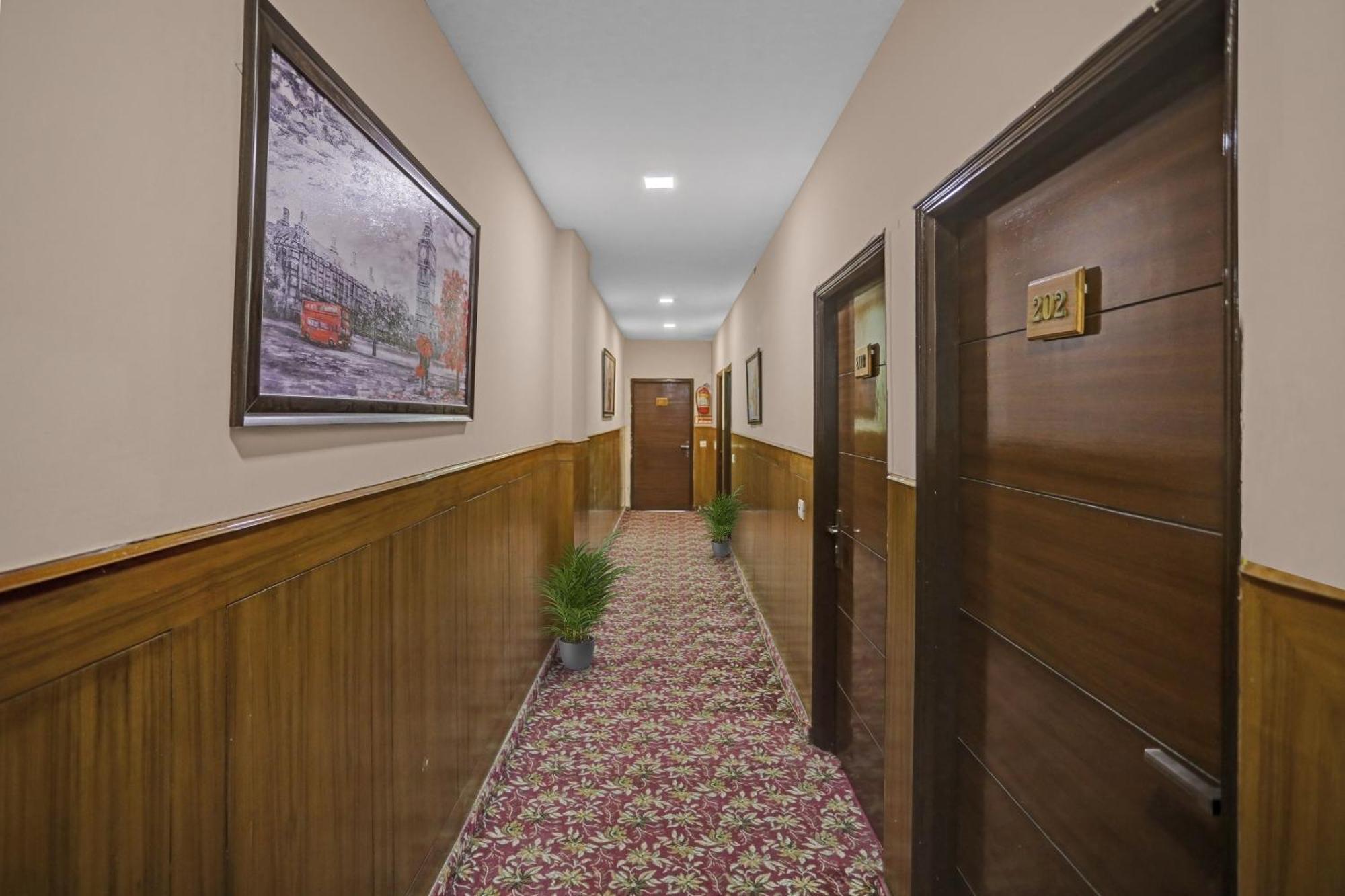 Hotel O Shivam Guest House Ню Делхи Екстериор снимка