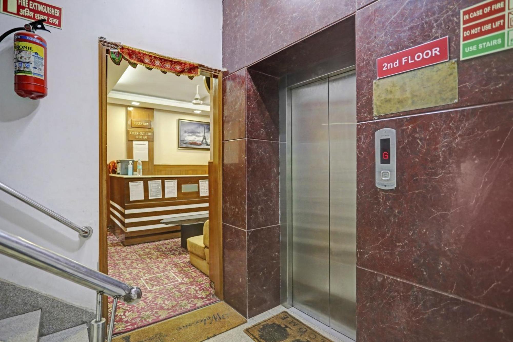Hotel O Shivam Guest House Ню Делхи Екстериор снимка
