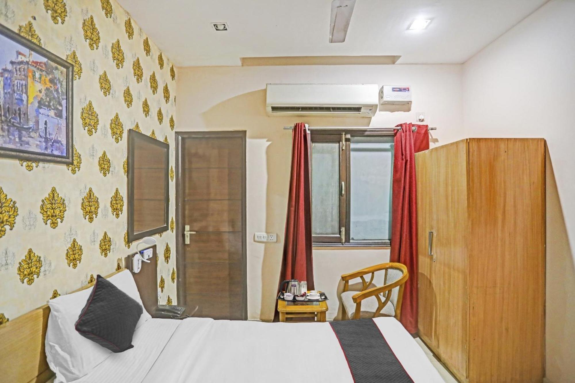 Hotel O Shivam Guest House Ню Делхи Екстериор снимка